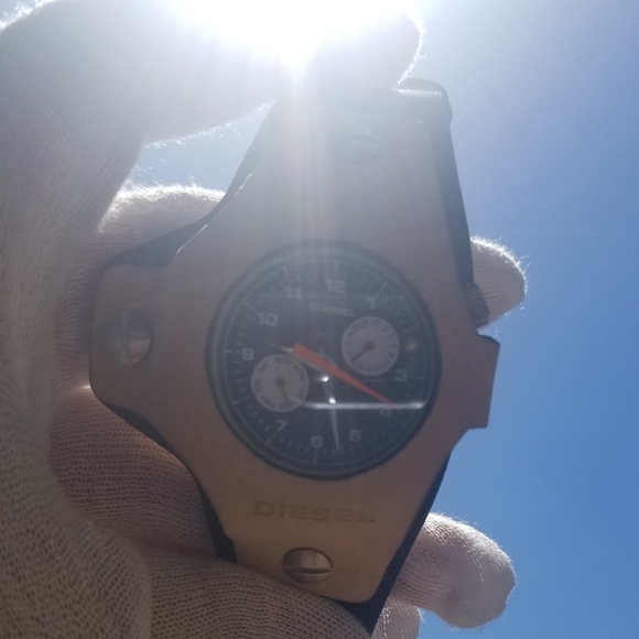 ***SOLD*** DIESEL Watch DZ-7040 [Like new; needs new battery] - Picture 5 of 13